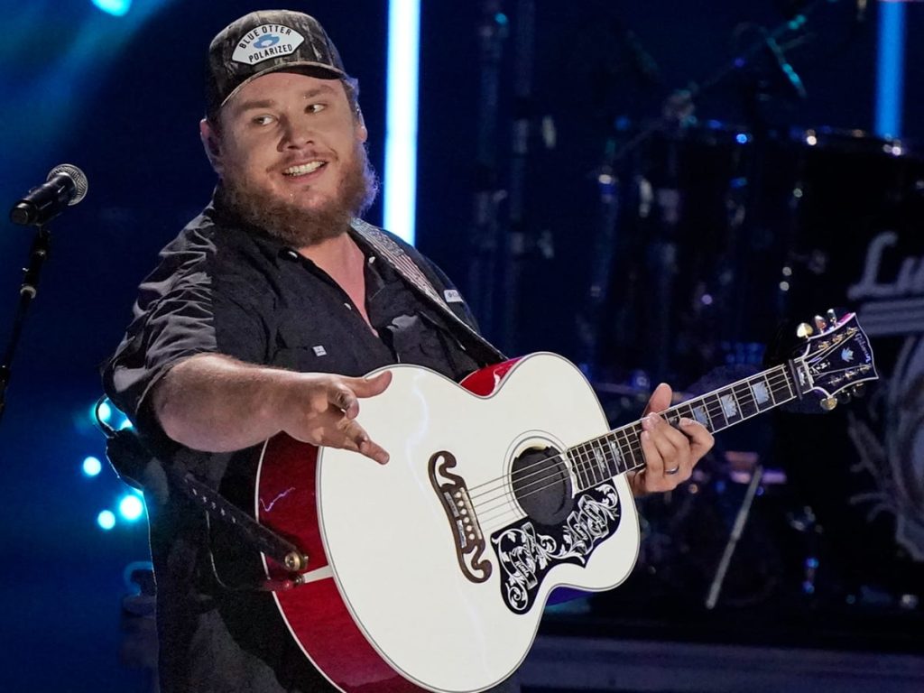 Luke Combs Net Worth (2024)